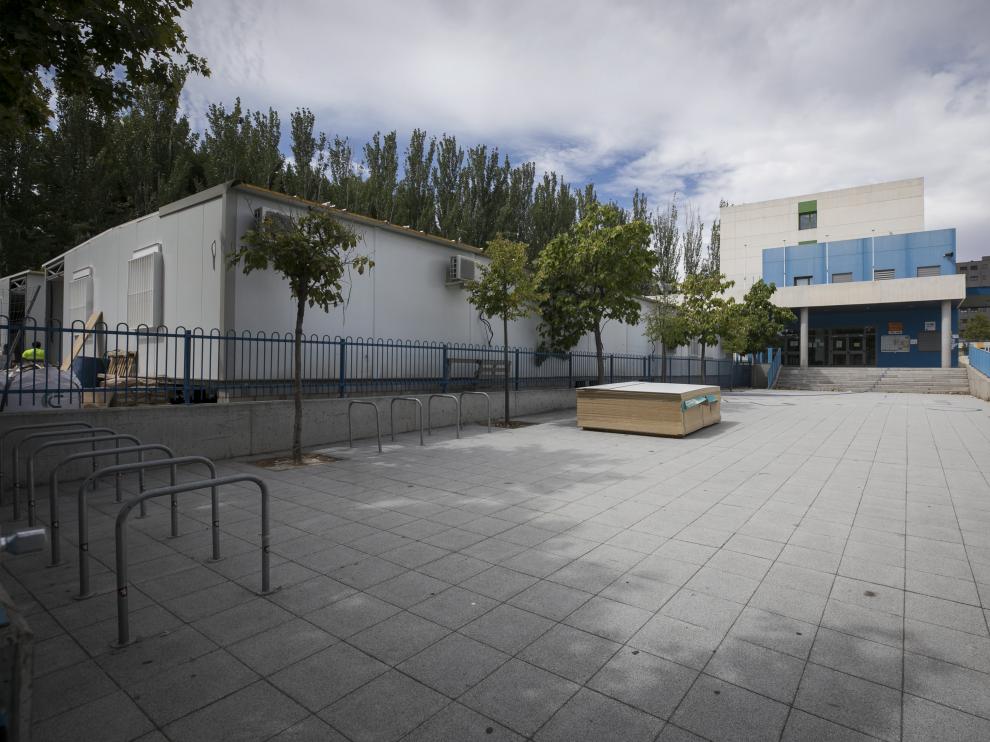Imagen del colegio de Miralbueno, en el que se instalarán al menos diez barracones