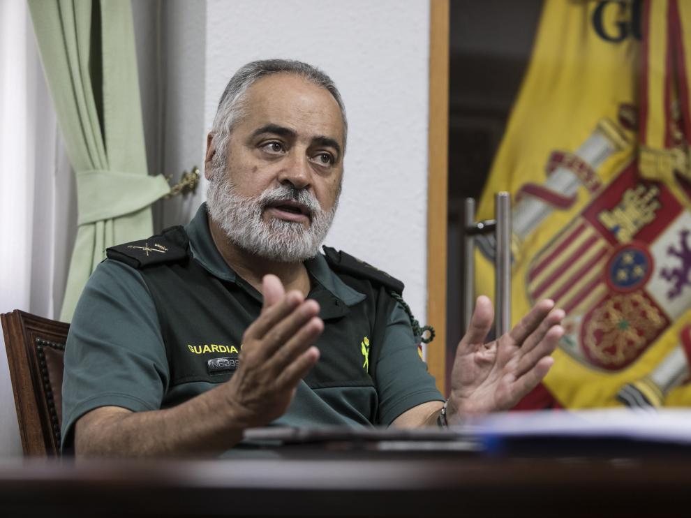 El general jefe de la Guardia Civil en Aragón, Carlos Crespo, ayer durante la entrevista.