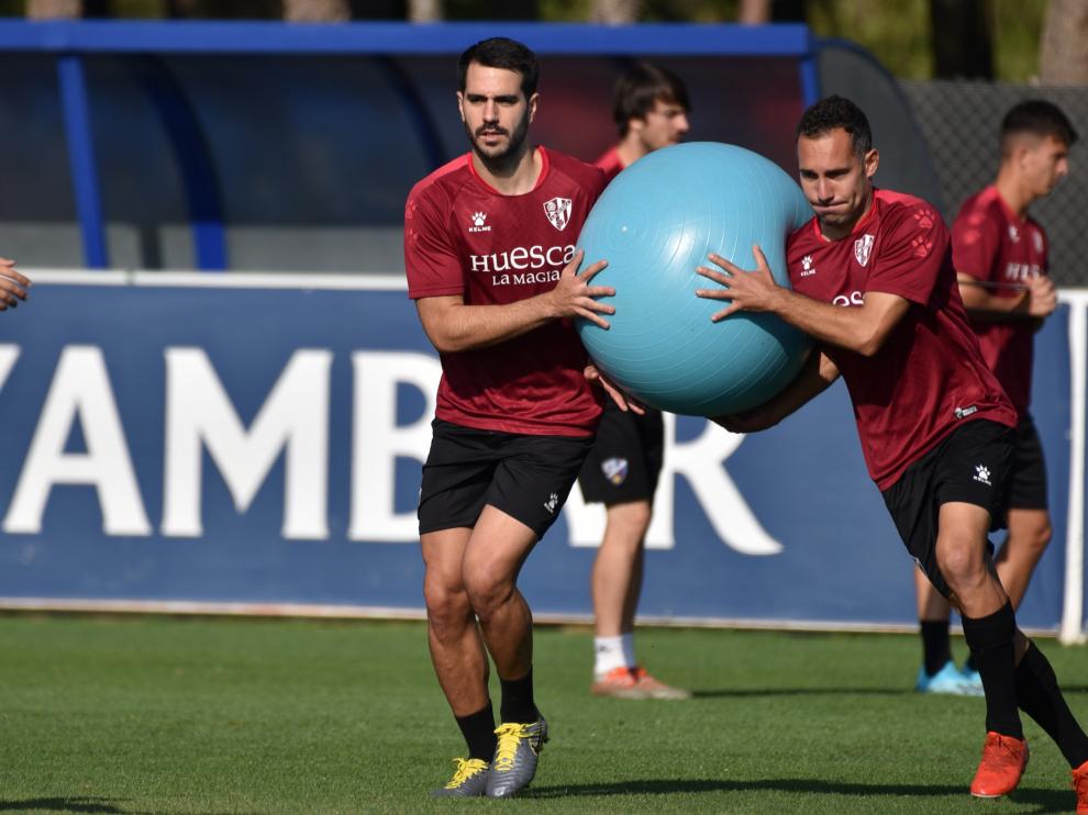 Insua y Ferreiro, durante el entrenamiento de este viernes en el IES Pirámide.