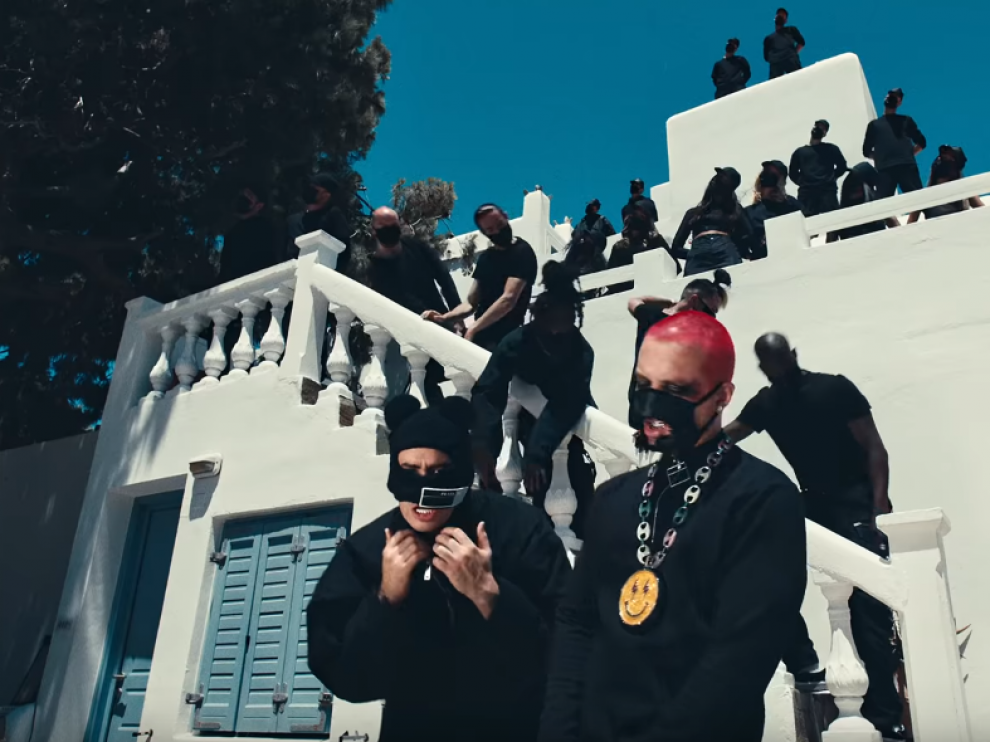 Fotograma del videoclip 'Cuidao por ahí'.