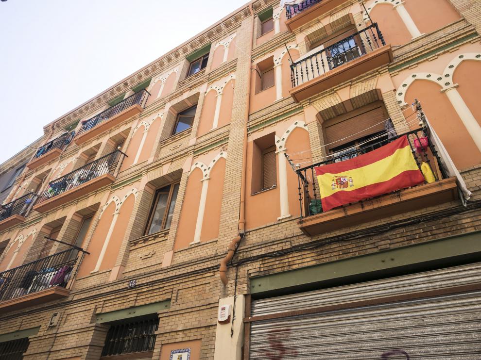 Este inmueble está catalogado como edificio artístico y fue rehabilitado. Todos sus pisos están okupados.