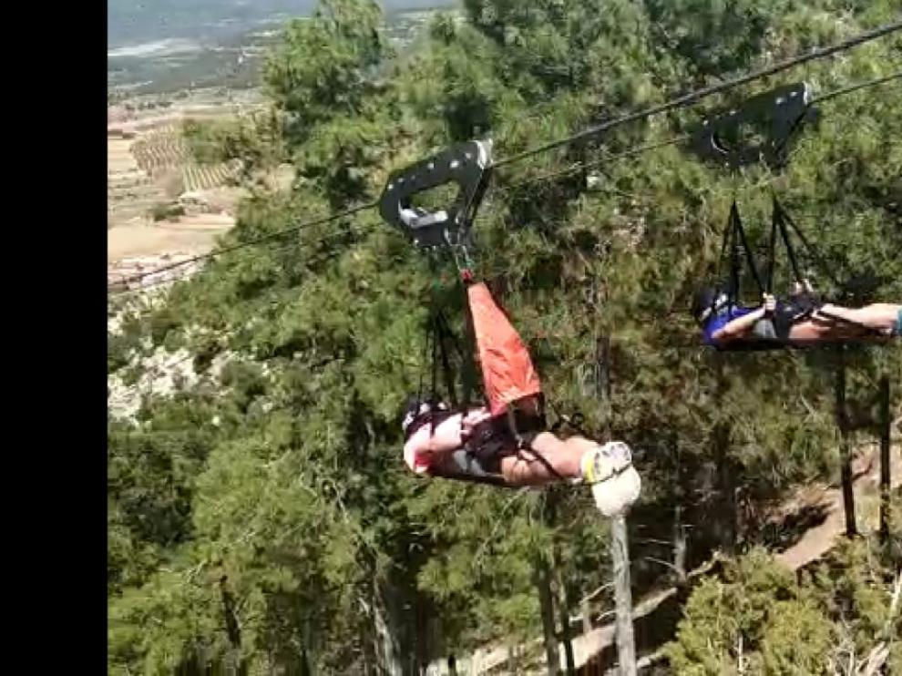 Más de 700 personas se han lanzando por la tirolina de Fuentespalda desde que se inauguró.