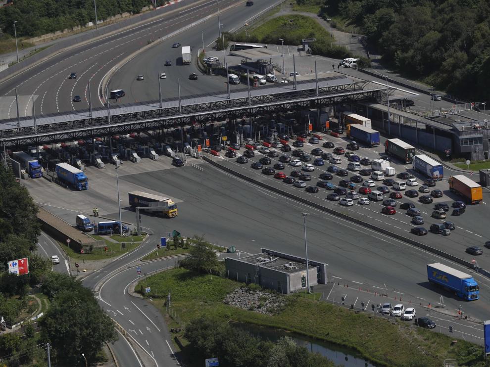 Un Kilómetro De Cola En La Frontera De Irún En El Primer Día Del G7