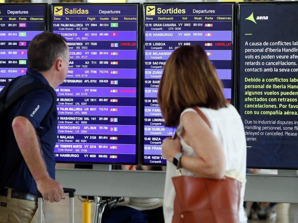 Las primeras horas de la huelga del personal de tierra de Iberia del aeropuerto de Barcelona están transcurriendo sin incidencias
