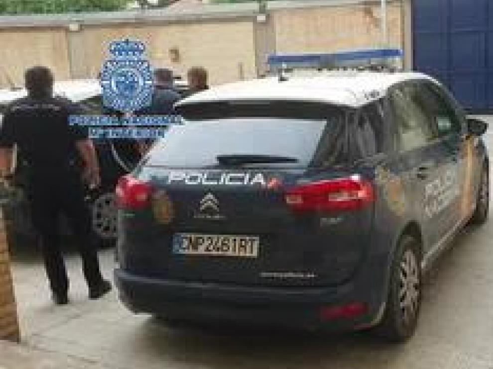 La Policía Nacional ha detenido a un hombre de origen georgiano mientras marcaba pisos con la técnica del hilo invisible. Los hechos han ocurrido en la ciudad de Huesca.