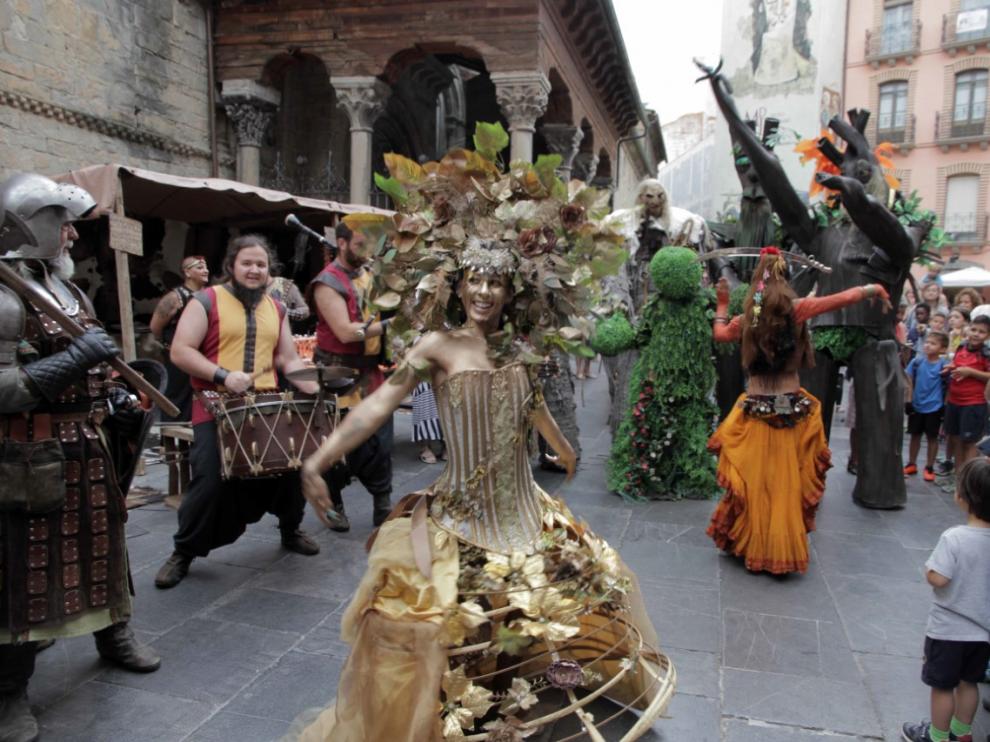Las calles del centro histórico de Jaca se llenan de magia con el mercado medieval.