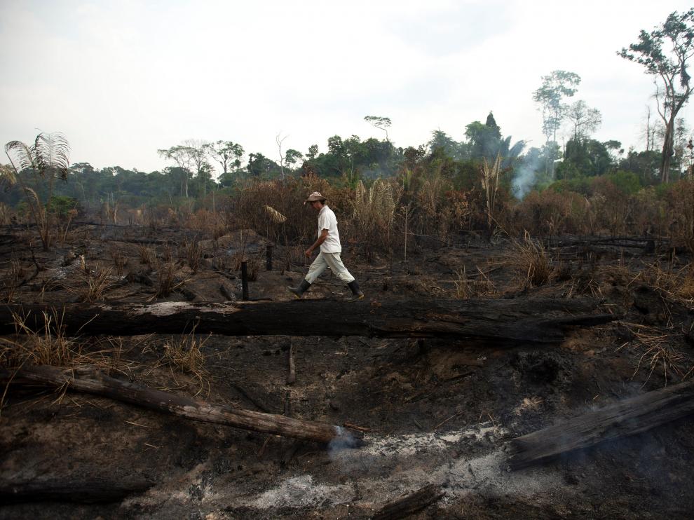 Vista de los daños producto del incendio en la Amazonía brasileña, en la zona de Porto Velho.