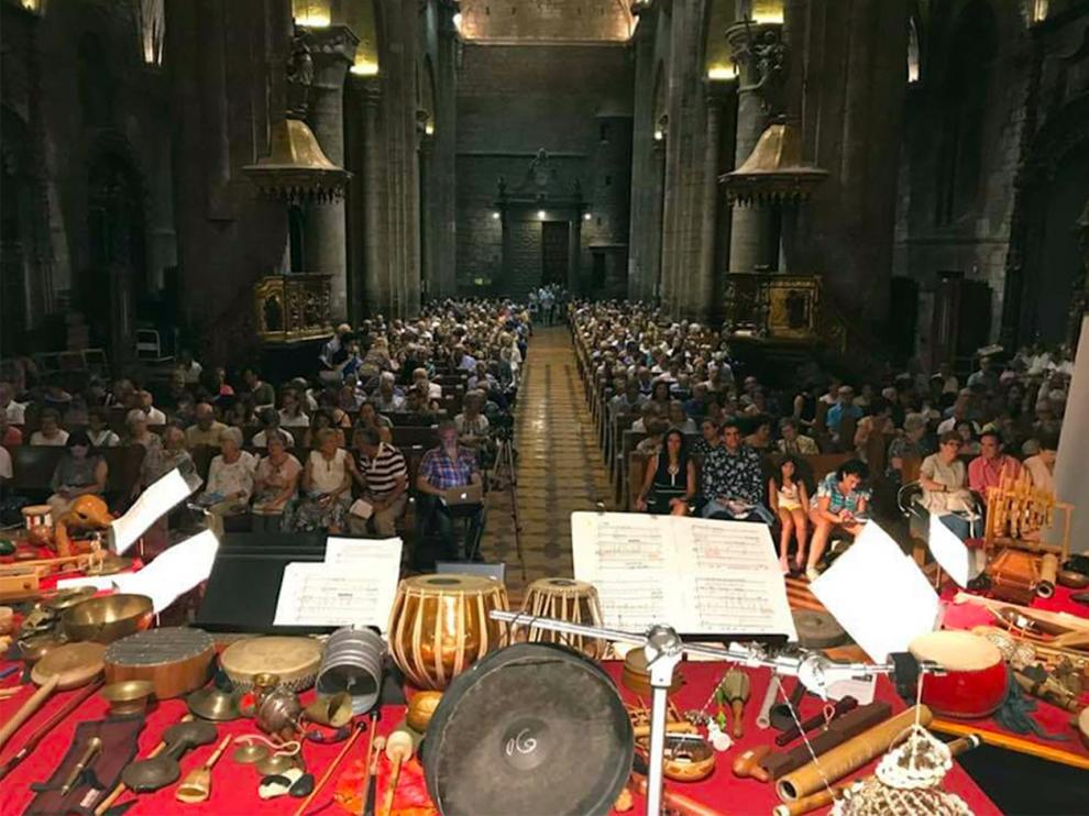 Concierto de Esther Ciudad y Neopercusión en la catedral de Jaca.