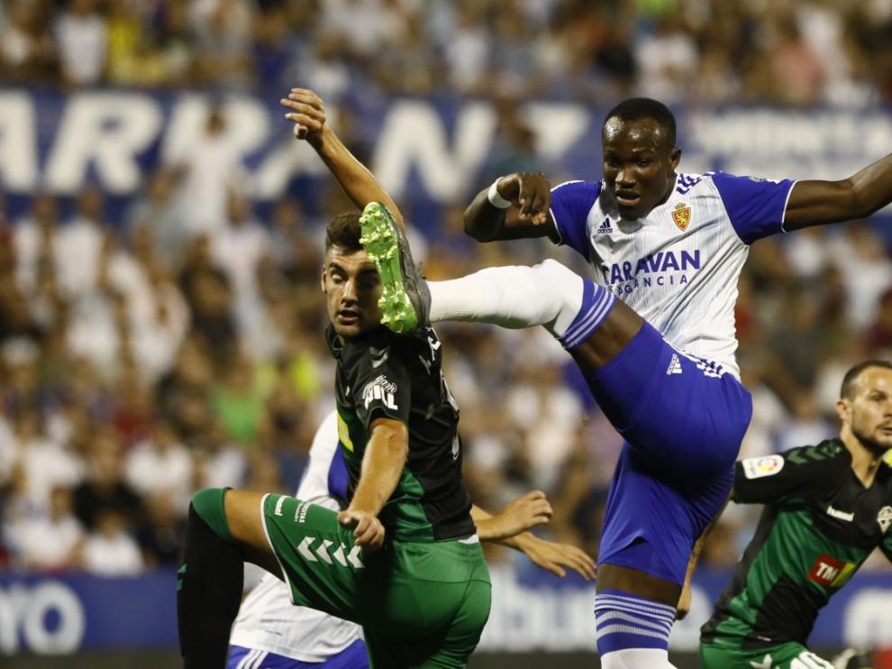 El Real Zaragoza se mide ante el Elche en La Romareda.