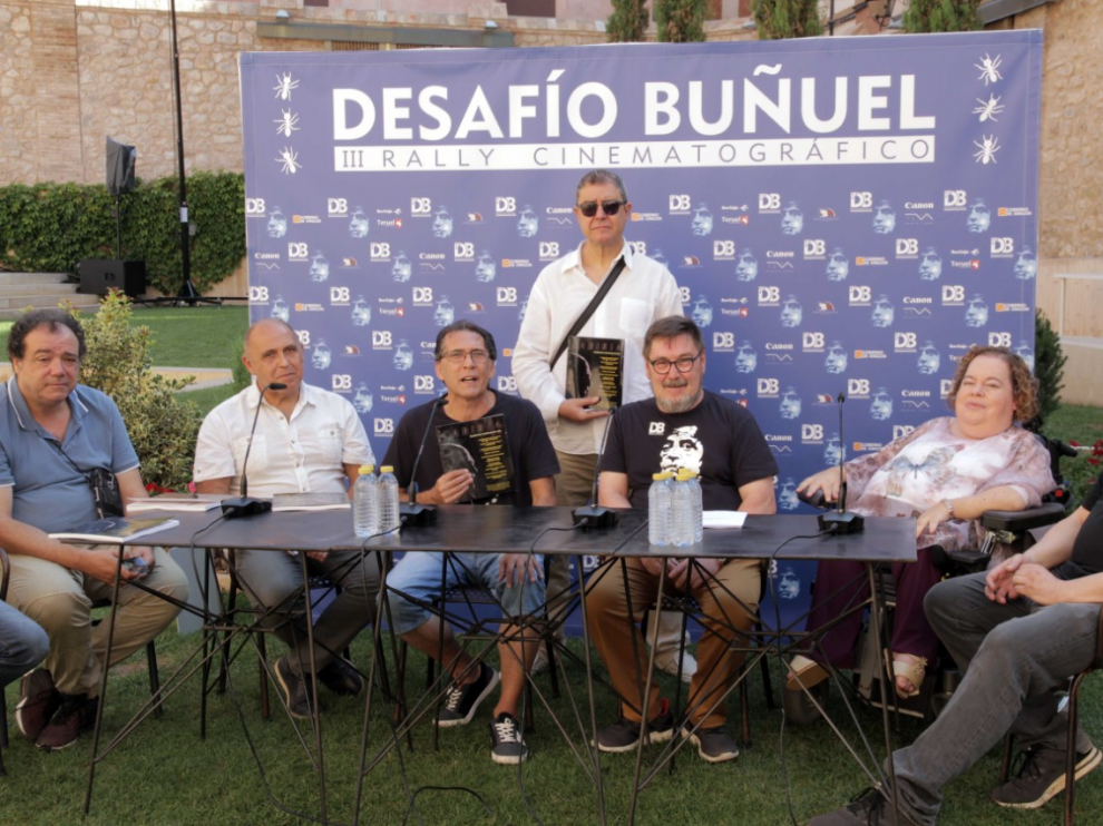 El equipo de Cabiria, durante la presentación del último número.