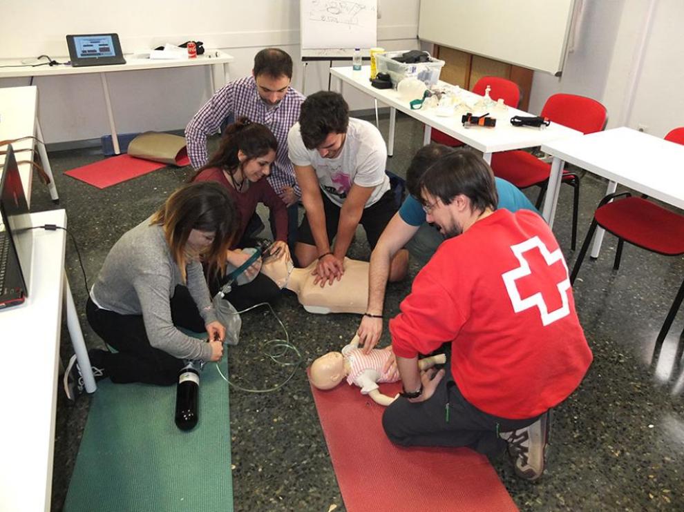 Imagen de archivo de un taller de formación de primeros auxilios de Cruz Roja