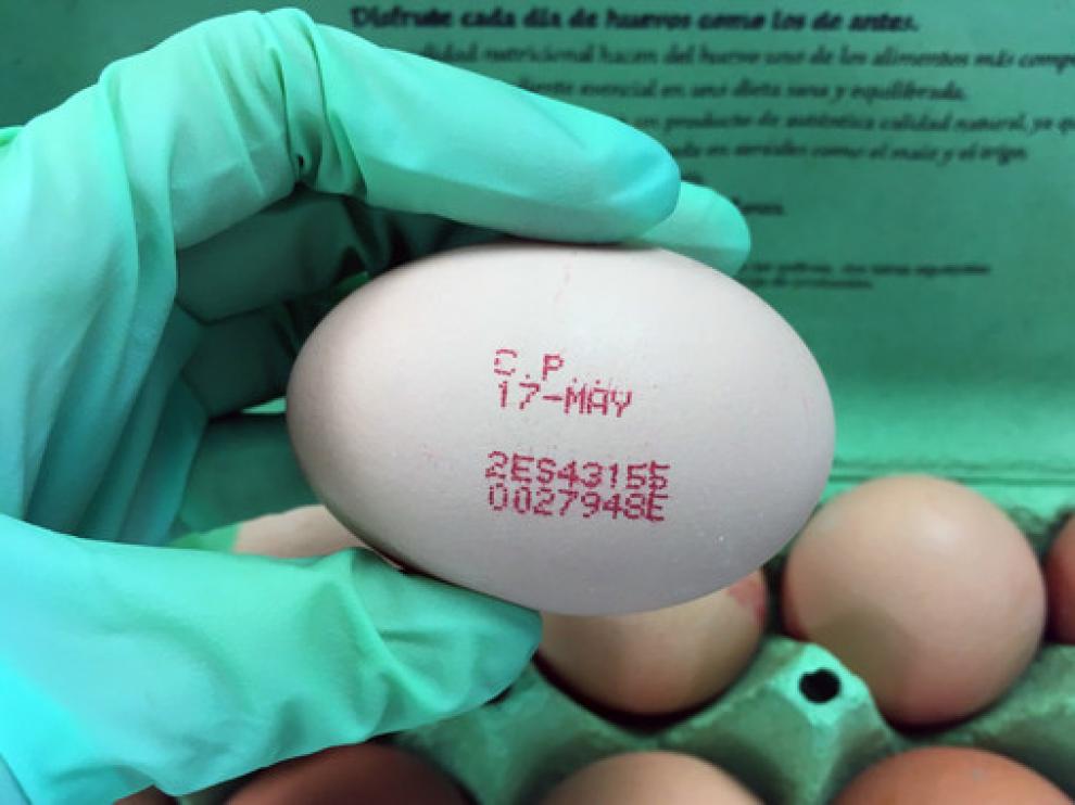 Ejemplo de huevo codificado con el número 2 (de gallina criada en suelo).