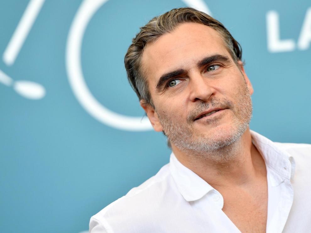 Joaquin Phoenix, que interpreta al Joker, posa en el Festival de Venecia.