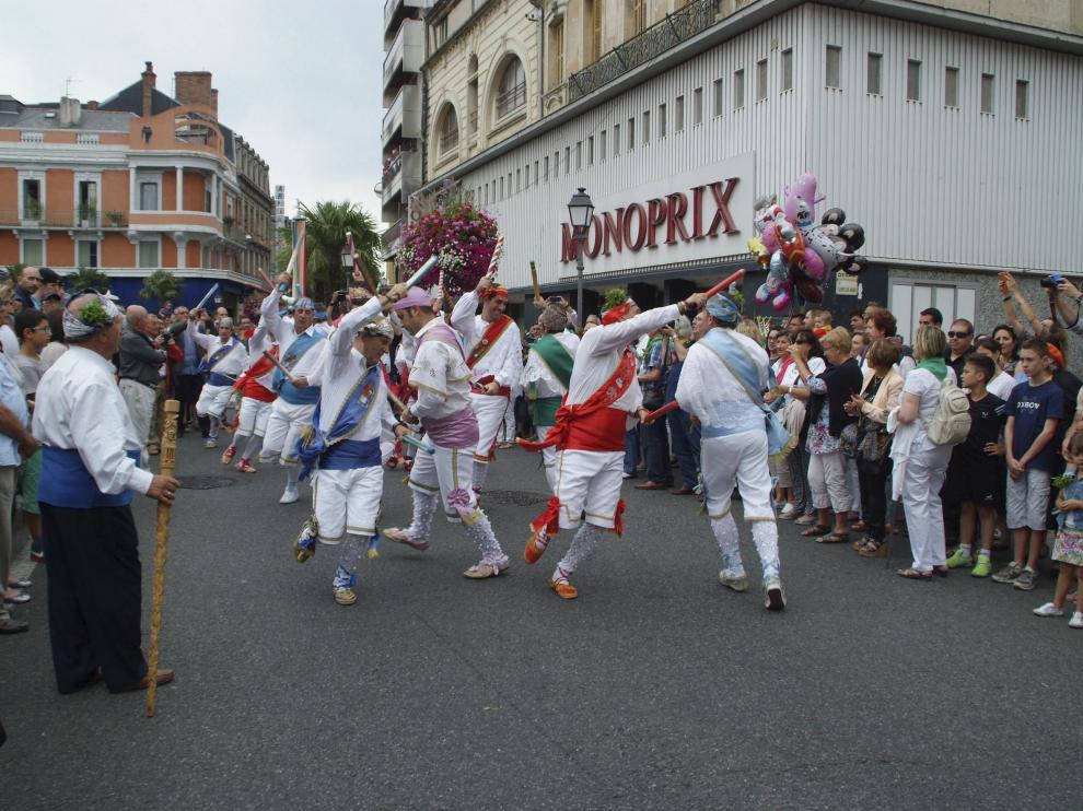 La última vez que los Danzantes de Huesca bailaron fuera de San Lorenzo fue en 2014 en Tarbes (Francia).