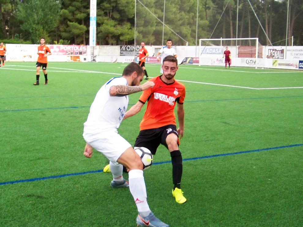 Un lance del partido entre la Peña Fragatina ante el Zuera.