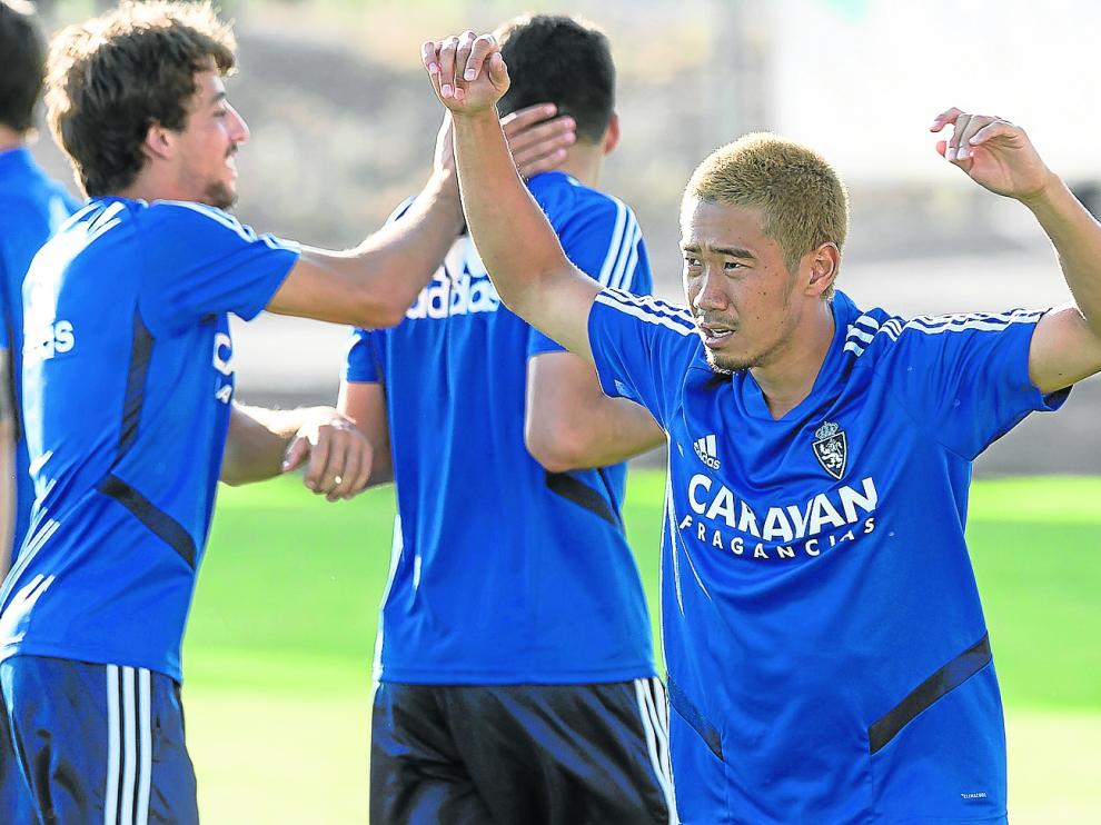 El futbolista japonés Shinji Kagawa durante una sesión de preparación del conjunto zaragozano en la Ciudad Deportiva