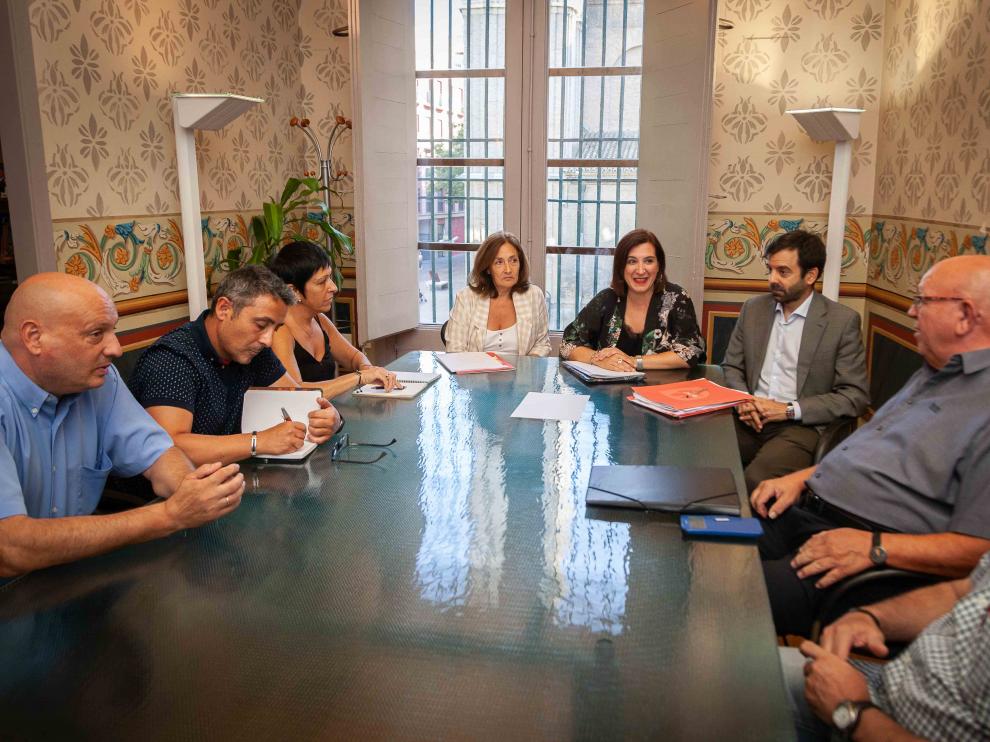 La vicealcaldesa, Sara Fernández, reunida con la presidenta de Interpeñas, Sara Priego.