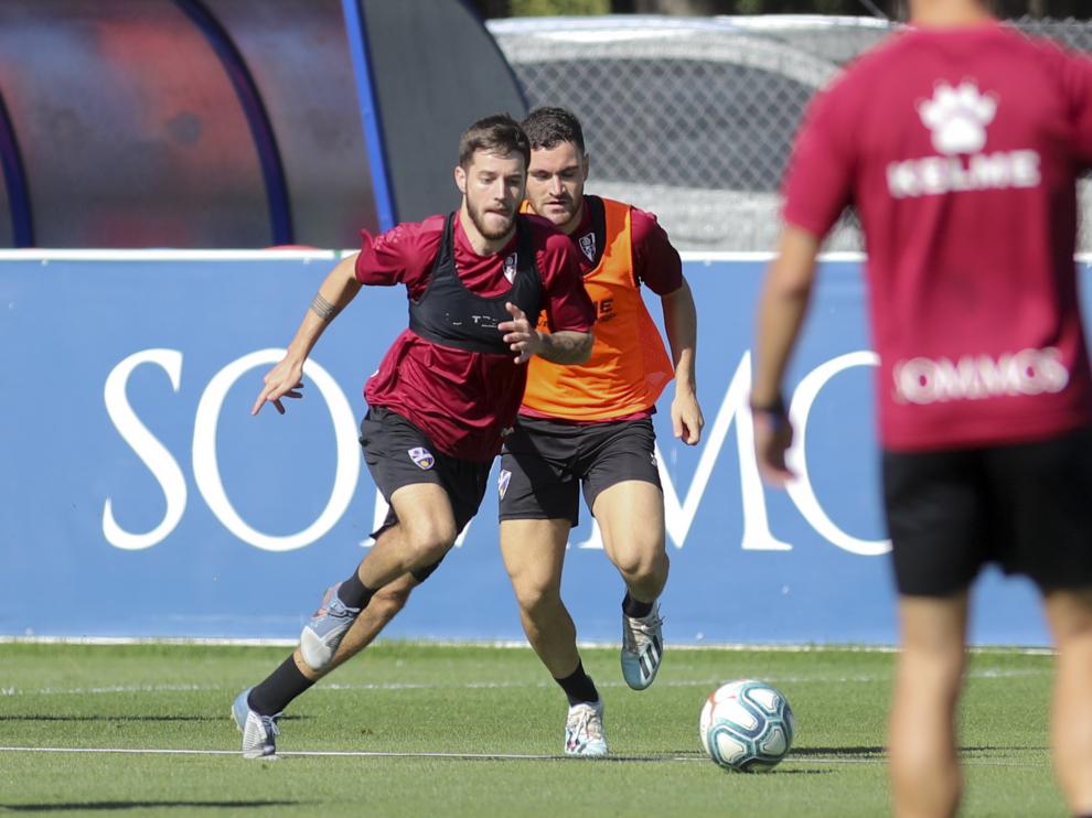 Los laterales Miguelón y Galán, alternativas a Pedro López y Luisinho para esta cita.
