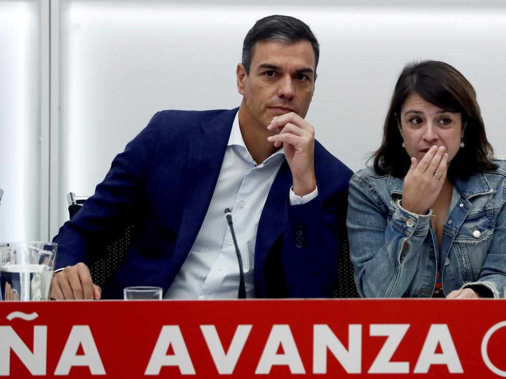 Pedro Sánchez junto a Adriana Lastra