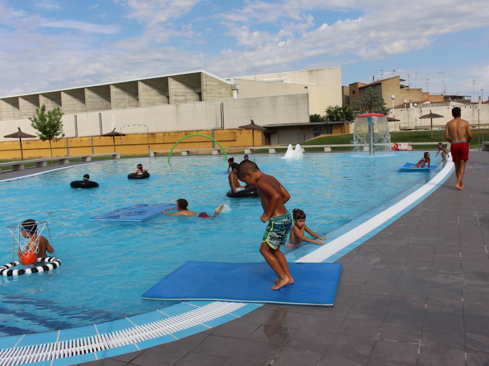 Récord de usuarios en las piscinas de Binéfar este verano,