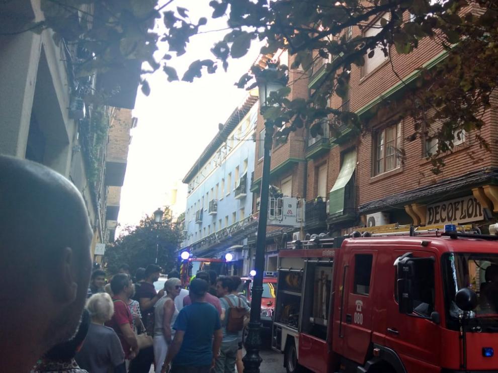 Los Bomberos de Zaragoza desplegados en Cantín y Gamboa para sofocar el incendio.
