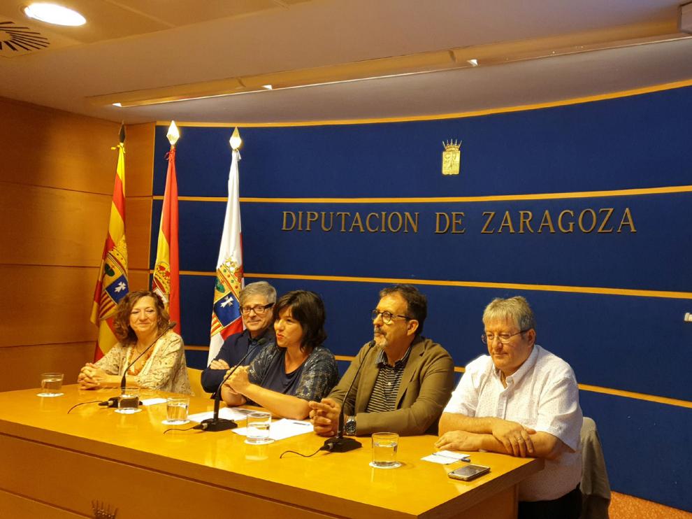 Mercedes Núñez, Juan José Borque, Marta Gracia, Juan José Moreno y Gonzalo Orna, en la rueda de prensa