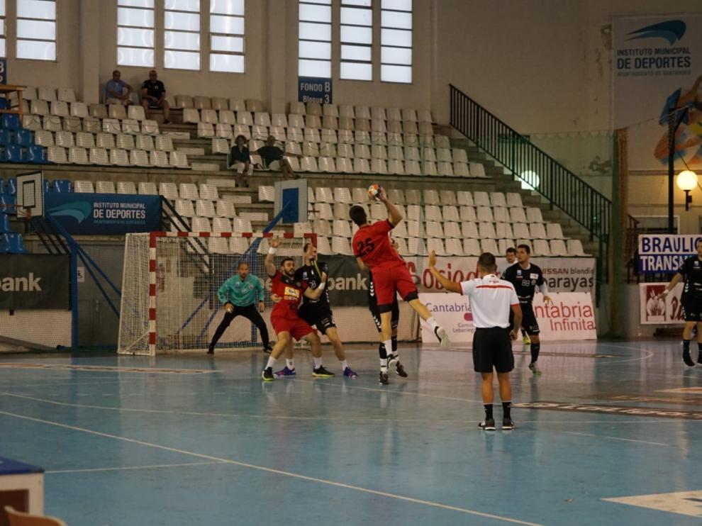 El Bada Huesca y el Cantabria Sinfín ya se encontraron durante la pretemporada.