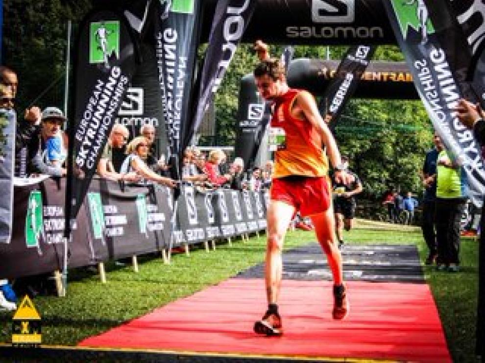 Daniel Osanz, en la línea de meta de la skyrace del Europeo absoluto.