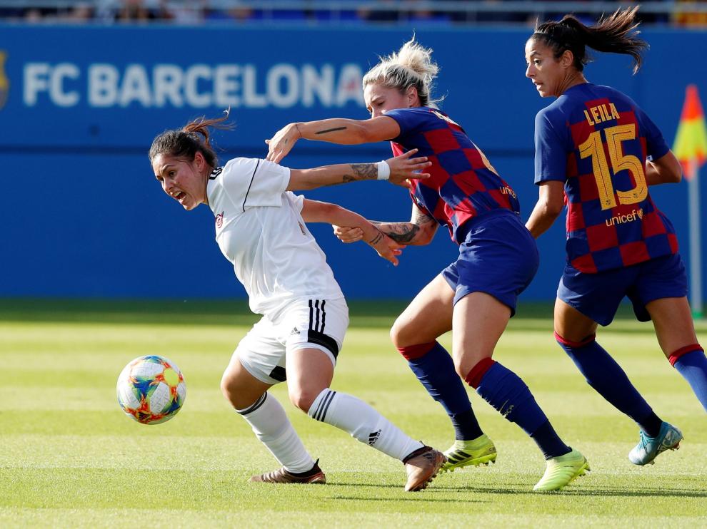 La aragonesa Mapi León en acción durante el Barcelona-Tacón.