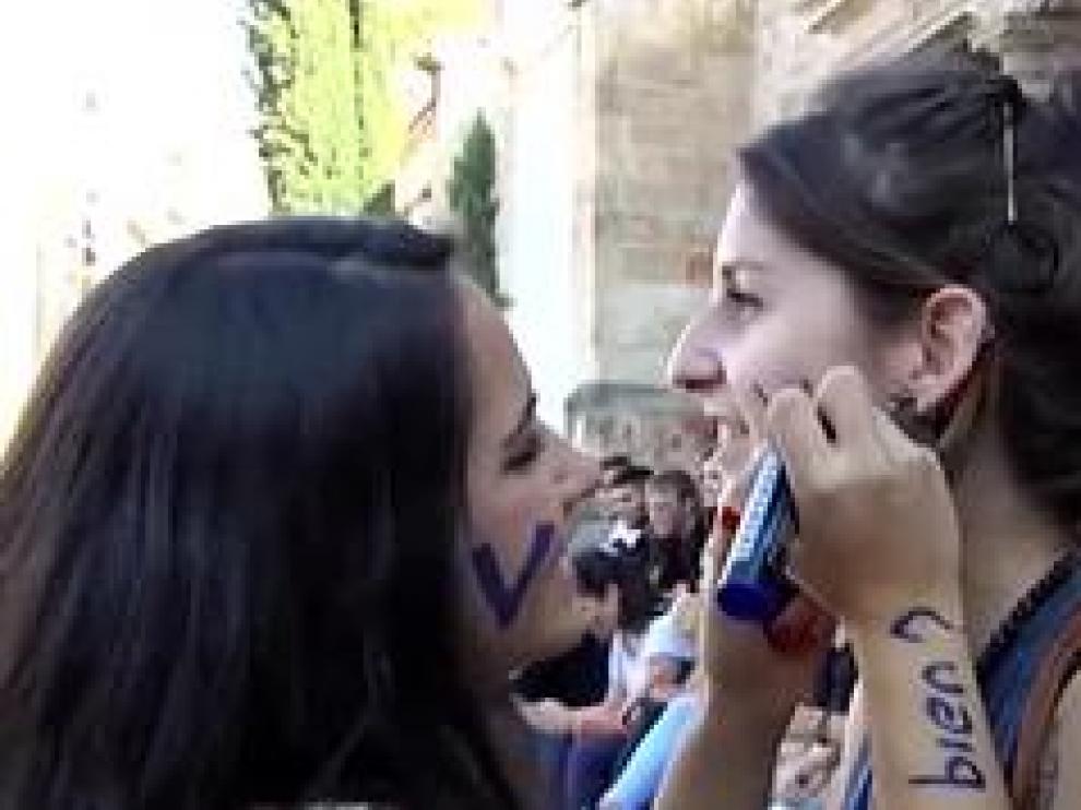 La Universidad de Salamanca se ha propuesto acabar con las novatadas que tanta mala reputación están otorgando al centro. A pesar de que los novatos se defienden, apelando a que las actividades que realizan tienen una función integradora.