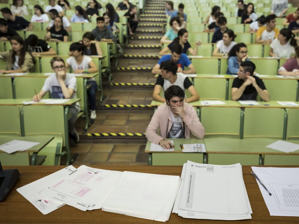 Examen de Selectividad en la Facultad de Derecho.