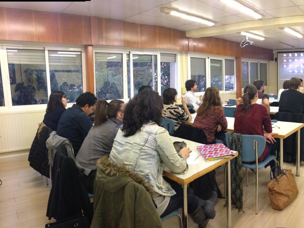 Una de las clases en CESTE Escuela Interncional de Negocios.