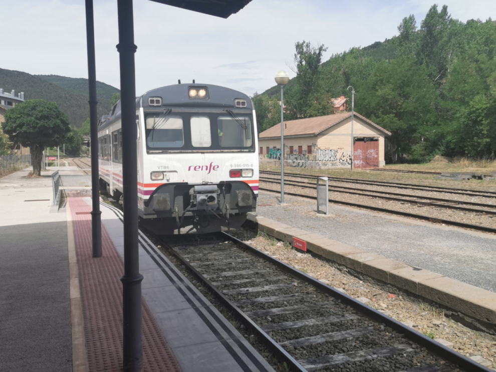 La avería de un tren a 4 kilómetros de Canfranc retrasa la llegada de los pasajeros hora y media