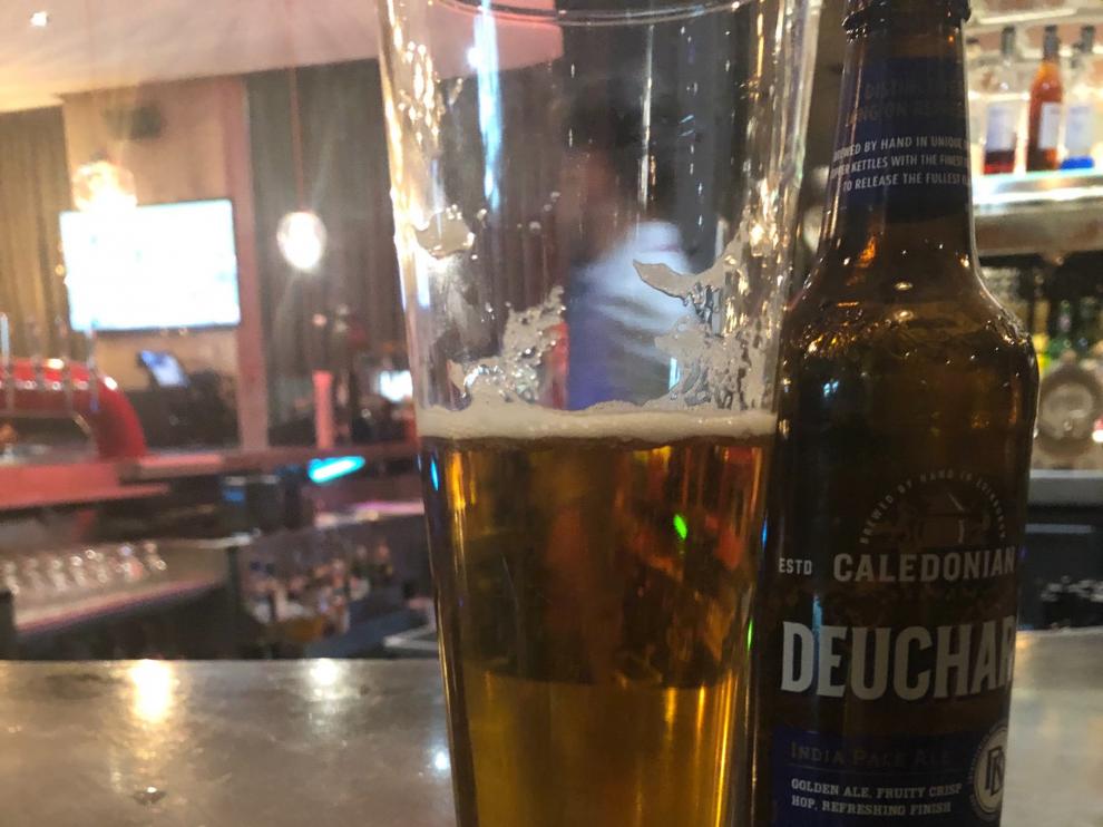 Un periodista australiano paga por error en un hotel de Mánchester 61.000 euros por una cerveza.