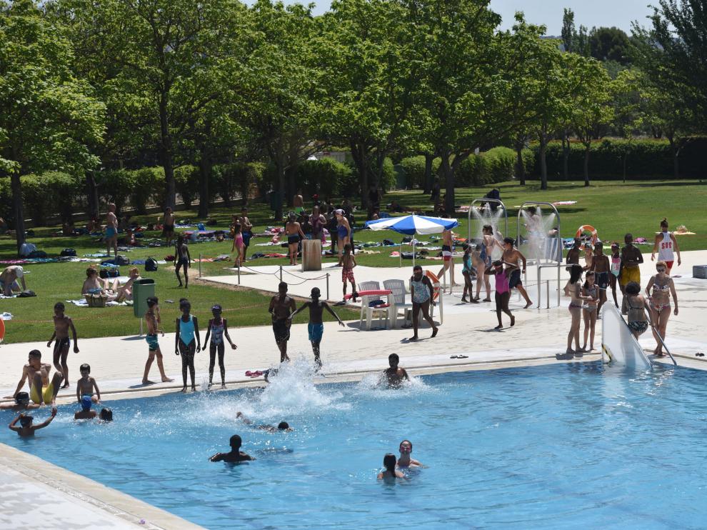 Bañistas en las piscinas de la Ciudad Deportiva, que abrieron el 12 de julio.