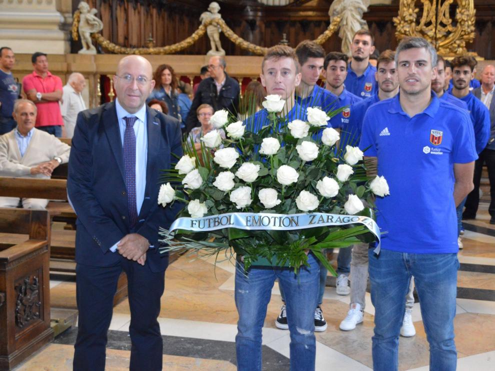 El Fútbol Emotion cumple con la tradición de la Ofrenda de Flores a la Virgen del Pilar.