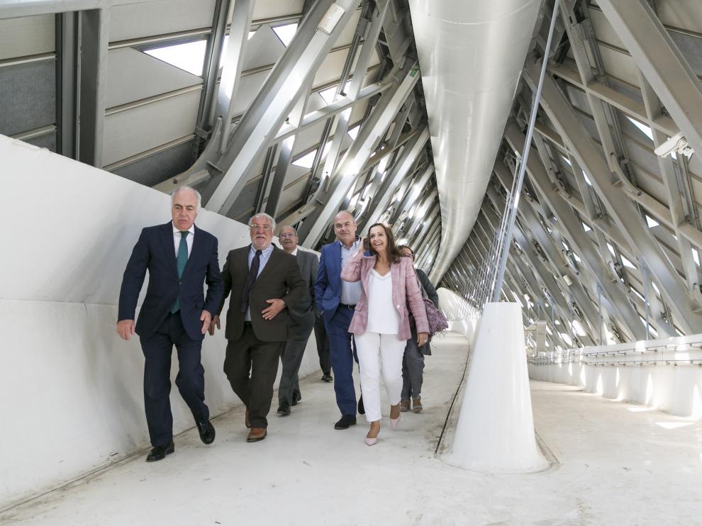 El director de Tráfico, Pere Navarro, acompañado por la delegada del Gobierno, Caermen Sánchez, el director general de Fundación Ibercaja, José Luis Rodrigo, y el coordinador de Mobility City, Jaime Armengol.