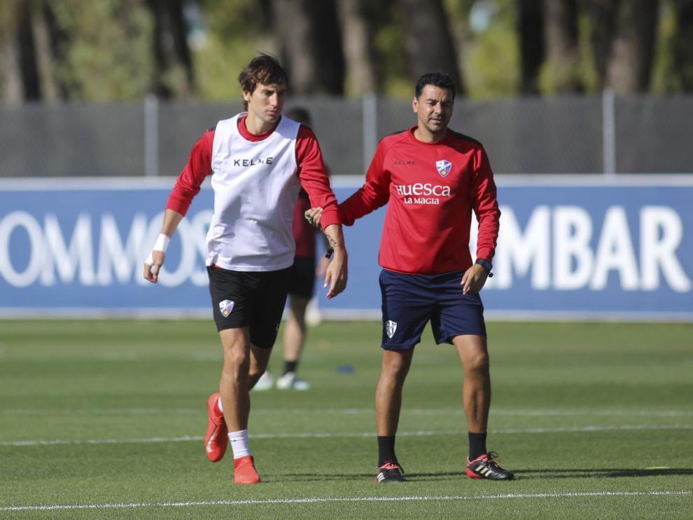 Pedro Mosquera y Míchel Sánchez, durante el entrenamiento de este martes.