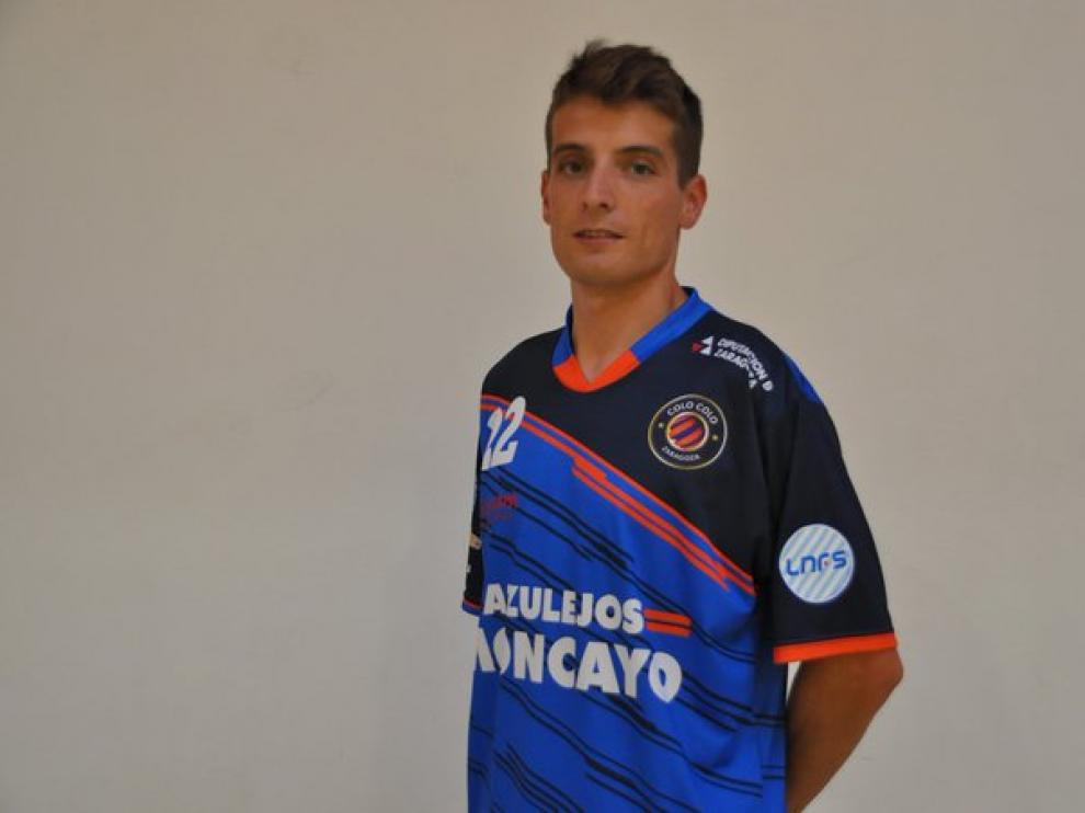 Pedro Monzón posa con su nueva camiseta.