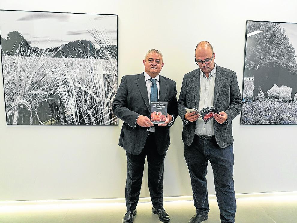 Gatell, director de la Guía Peñín, y Ricardo Mosteo, presidente del Consejo Regulador del Jamón.