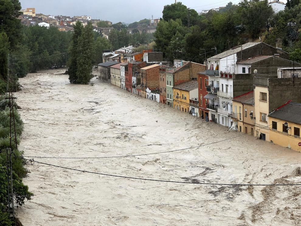 El temporal de lluvias en el levante español deja dos muertos, varios heridos y decenas de desalojados por las inundaciones.