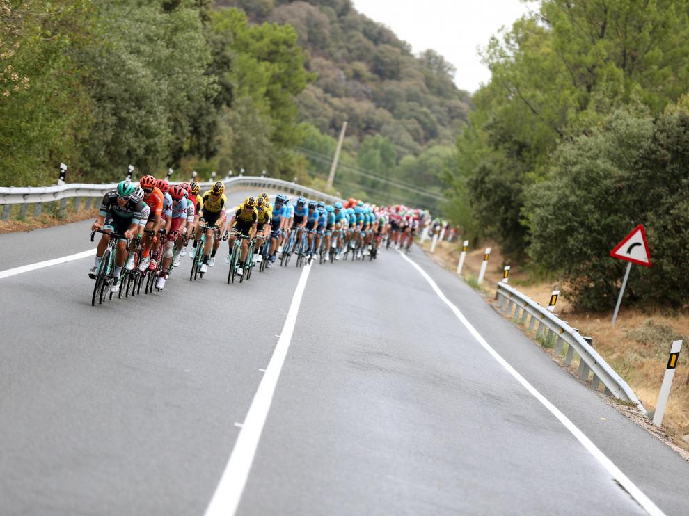 Cavagna gana al fin en la Vuelta en una etapa con abanicos neutralizados