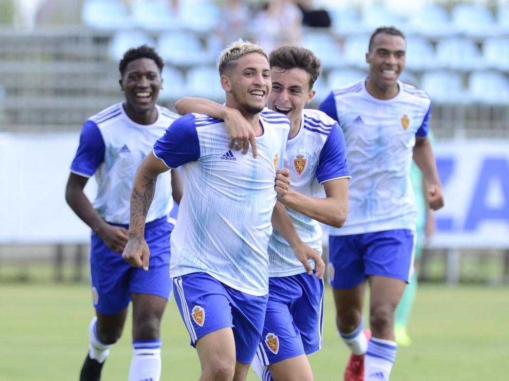 Carbonell celebra un tanto con el Real Zaragoza DHJ.