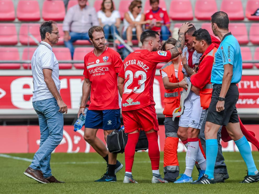 Raba se retira lesionado en el partido contra el Numancia.