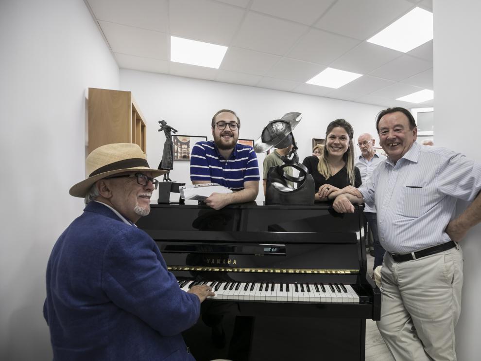 Miguel Ángel Tapia (al piano), Pablo Puértolas, Marta Heras y Santiago Sánchez Jericó, ayer en la inaguración del Aula Pilar Lorengar