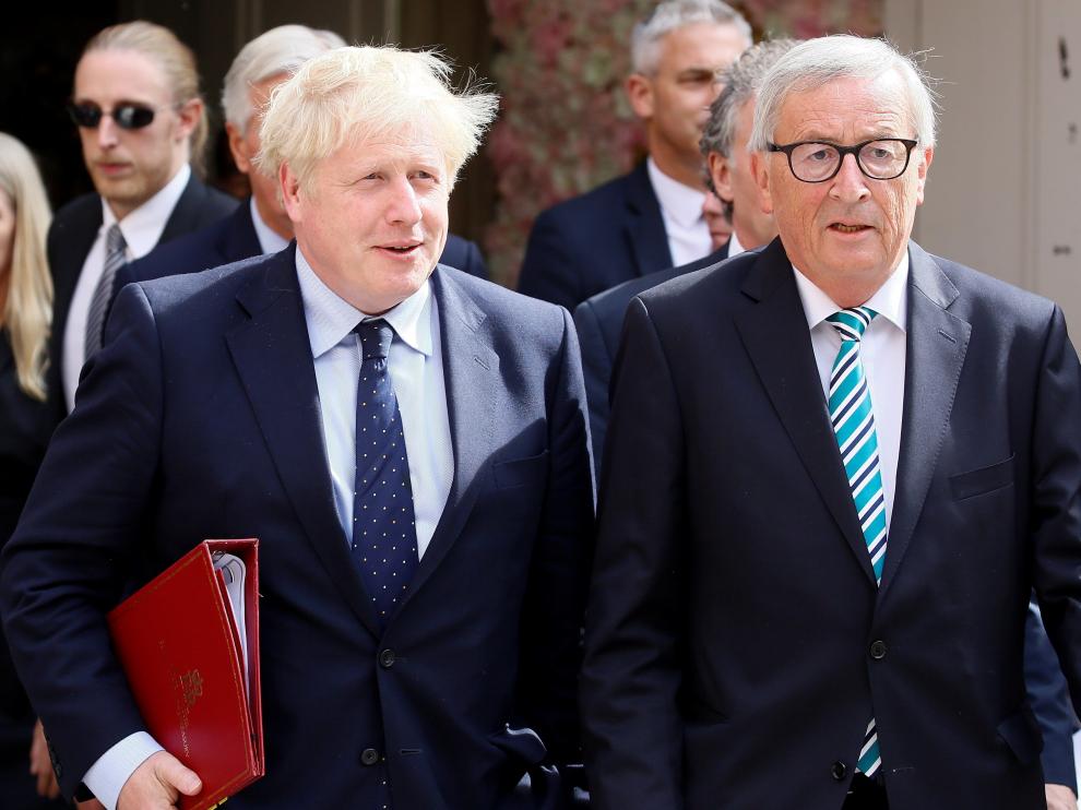 El primer ministro británico, Boris Johnson, y el presidente de la Comisión Europea, Jean-Claude Juncker, tras su reunión en Luxemburgo.