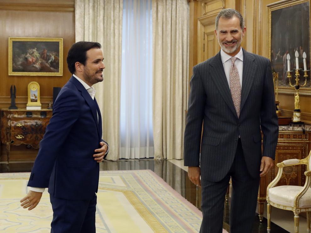El rey recibe en Zarzuela al líder de Izquierda Unida, Alberto Garzón