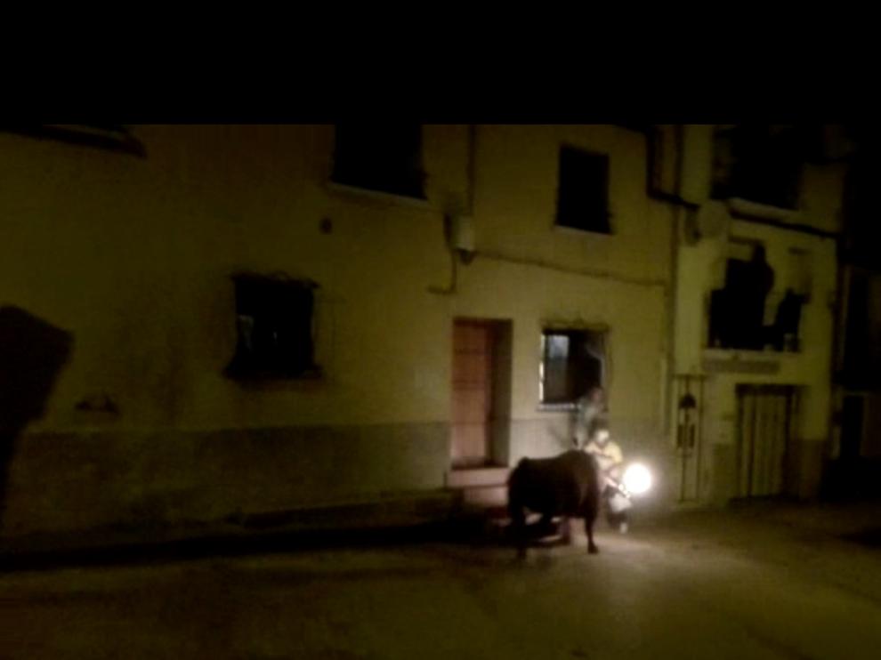 Fotograma de un vídeo que recoge el momento del suceso en las fiestas de Novallas.