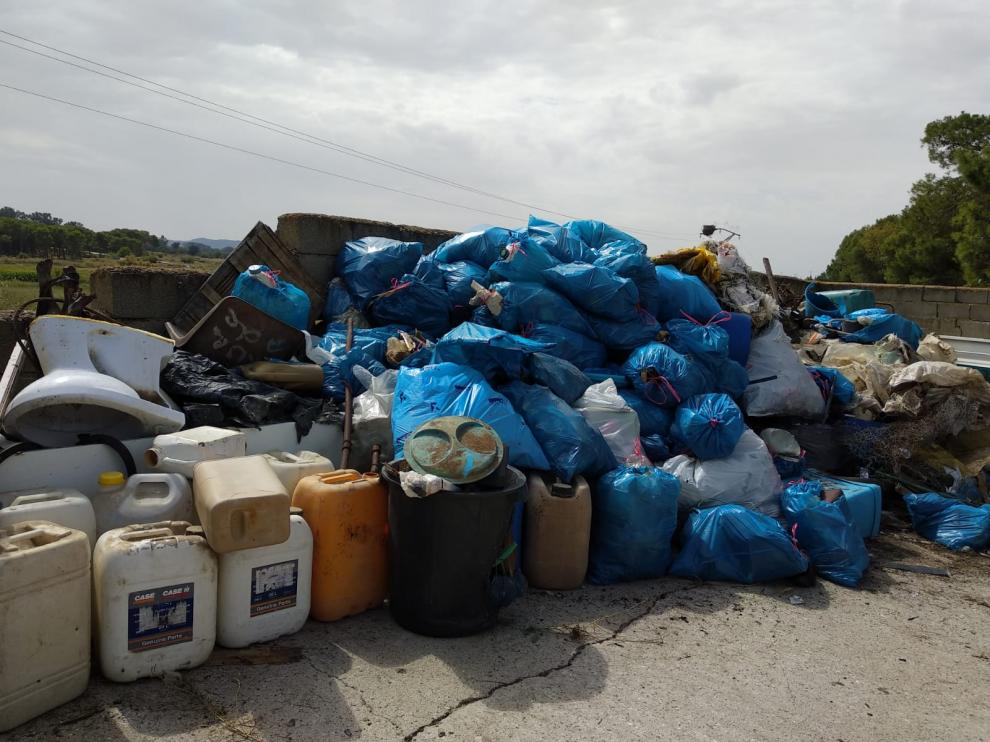 El montón de basura recogido por los voluntarios del pueblo.