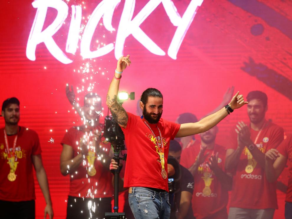 Ricky Rubio, jugador MVP del Mundial de Baloncesto, celebrando ayer la conquista de la medalla de oro